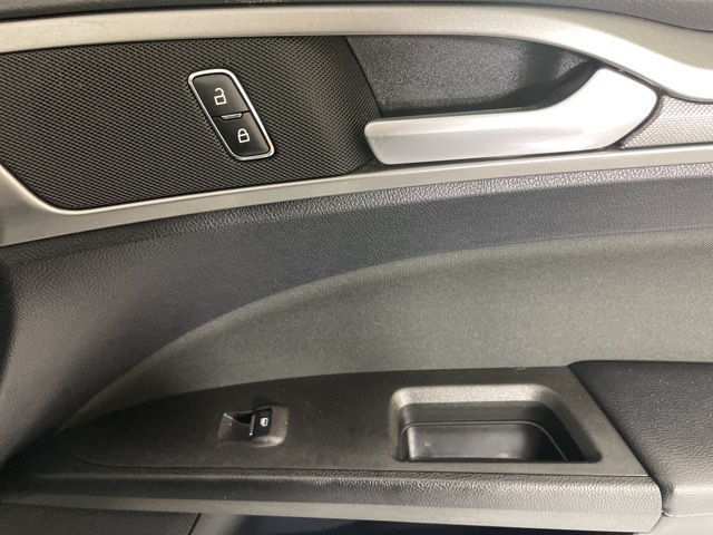 2020 Ford Fusion SE photo 12