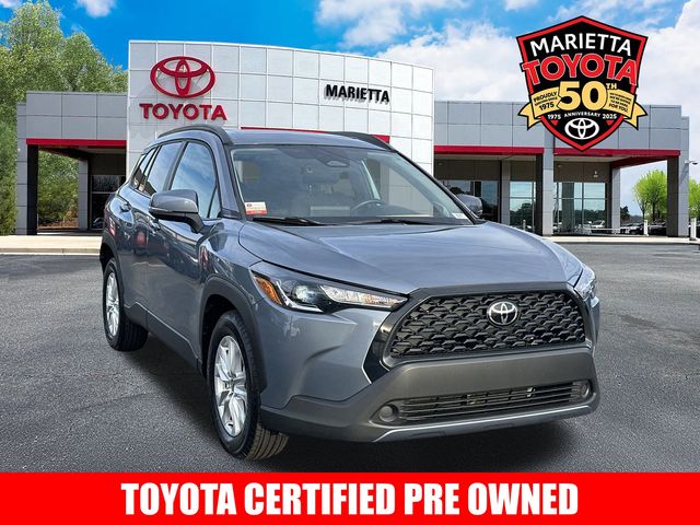 2024 Toyota Corolla Cross LE's photo