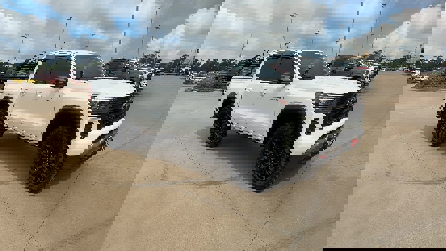 2025 Chevrolet Colorado Z71 photo 2