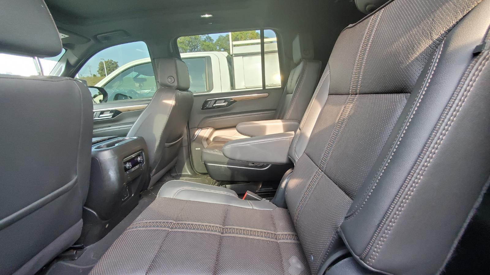 2025 Chevrolet Suburban High Country photo 5