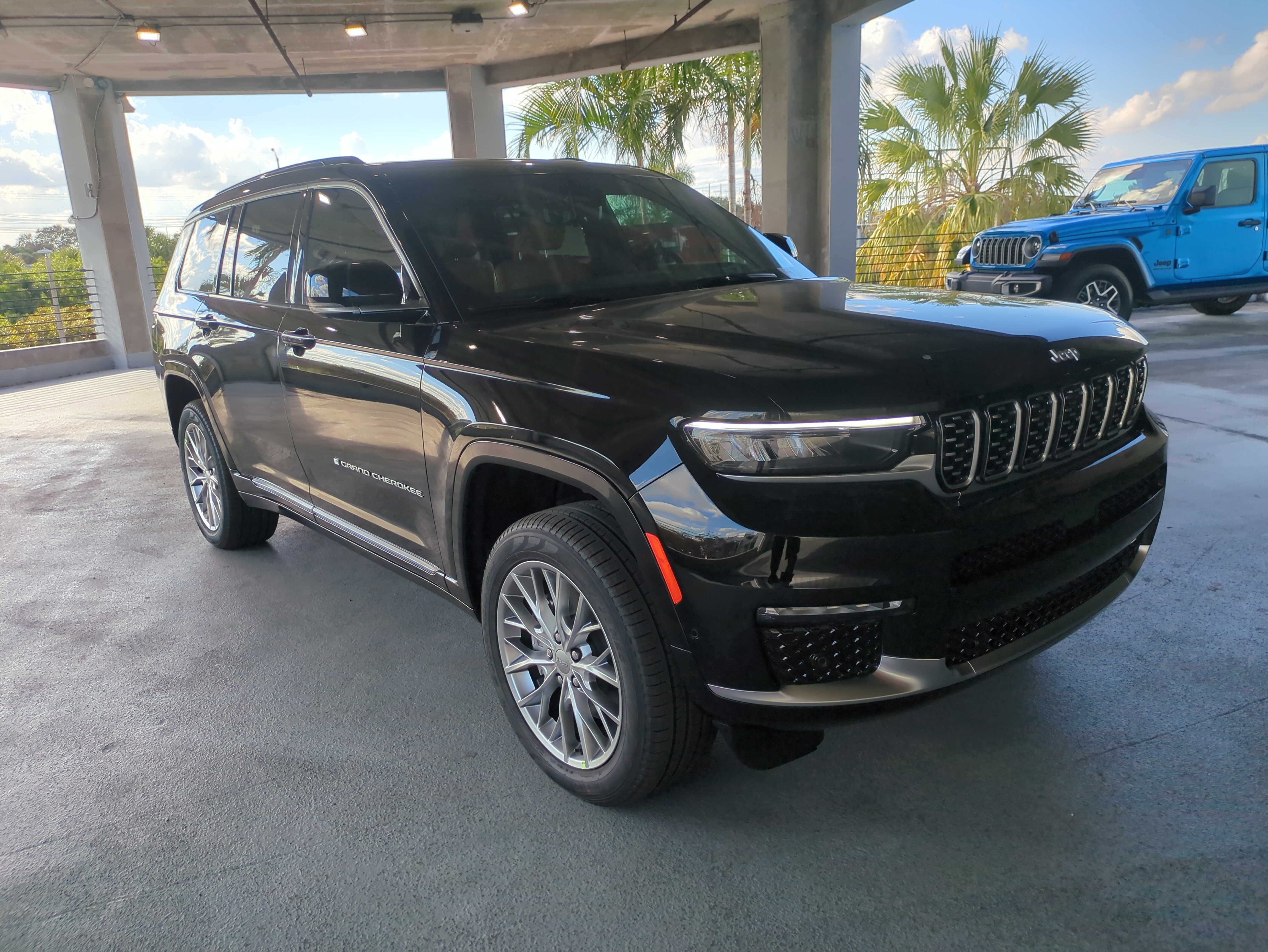 2025 Jeep Grand Cherokee L Summit's photo