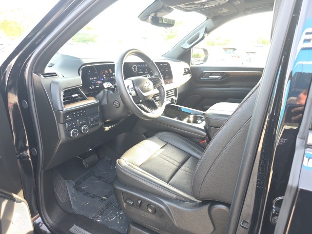2025 Chevrolet Tahoe High Country photo 13