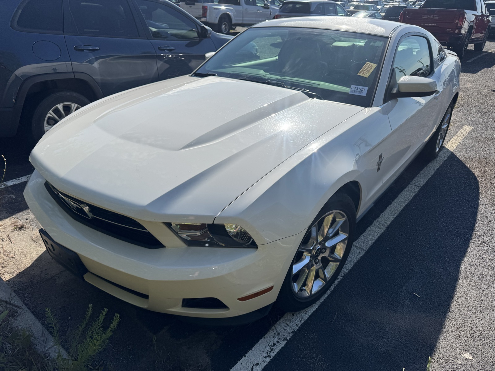 2011 Ford Mustang V6 Premium photo 2