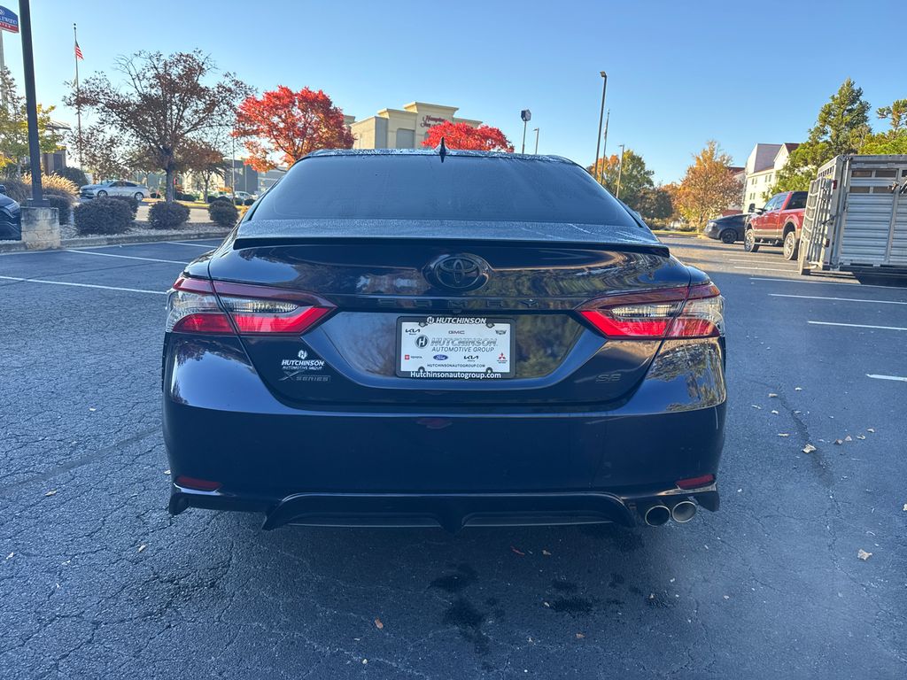 2022 Toyota Camry SE photo 4