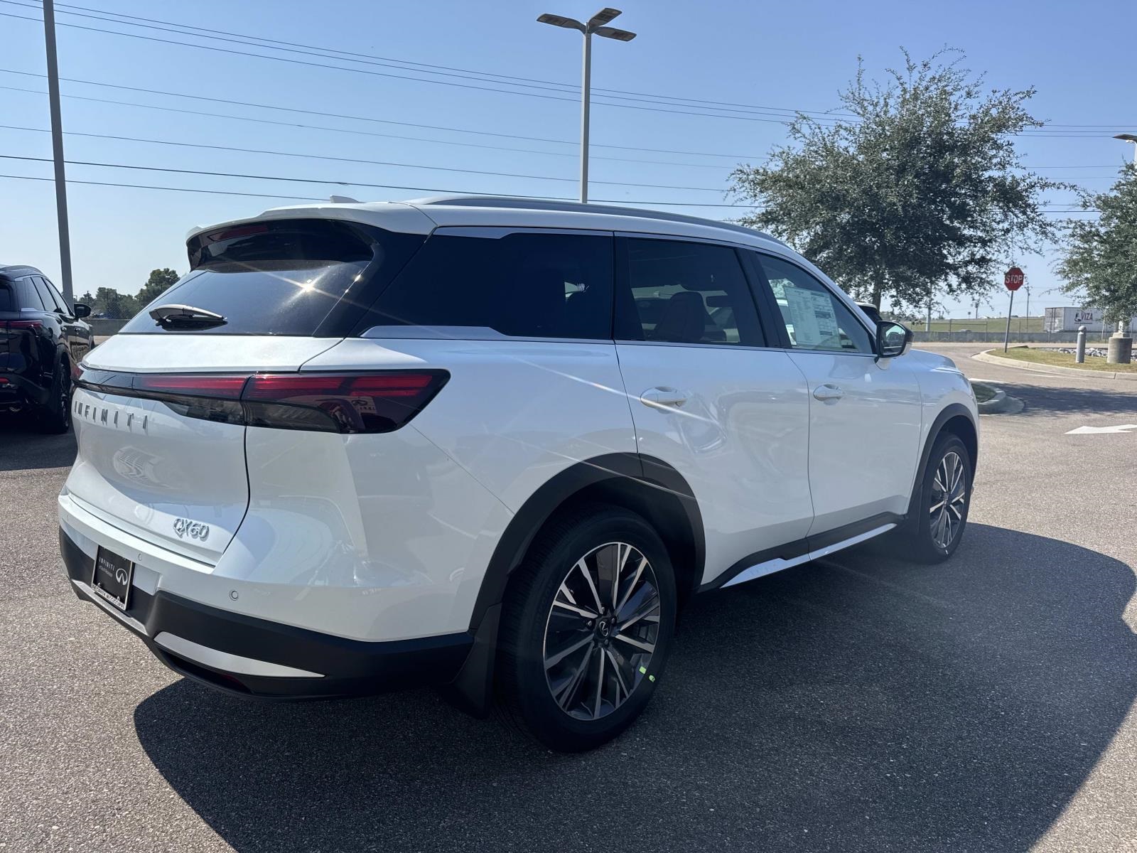 2026 Infiniti QX60 Luxe photo 2