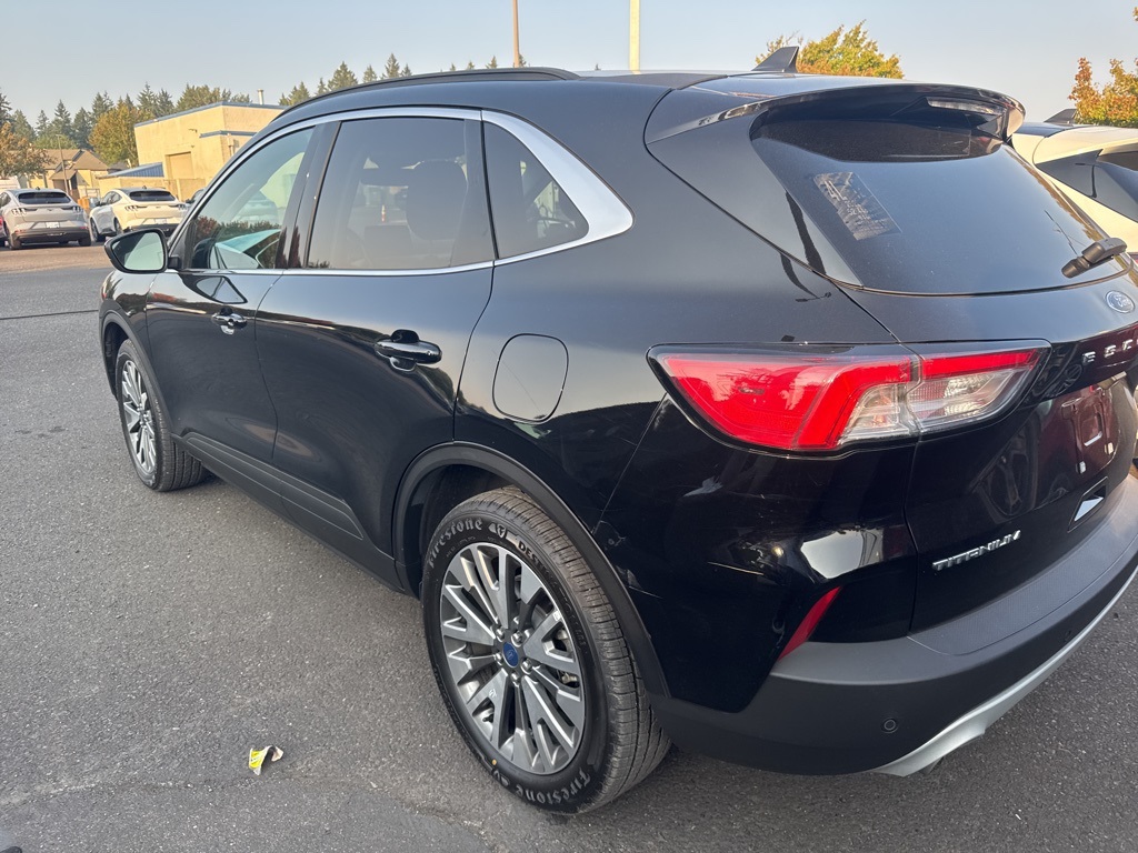 2022 Ford Escape Hybrid Titanium photo 3