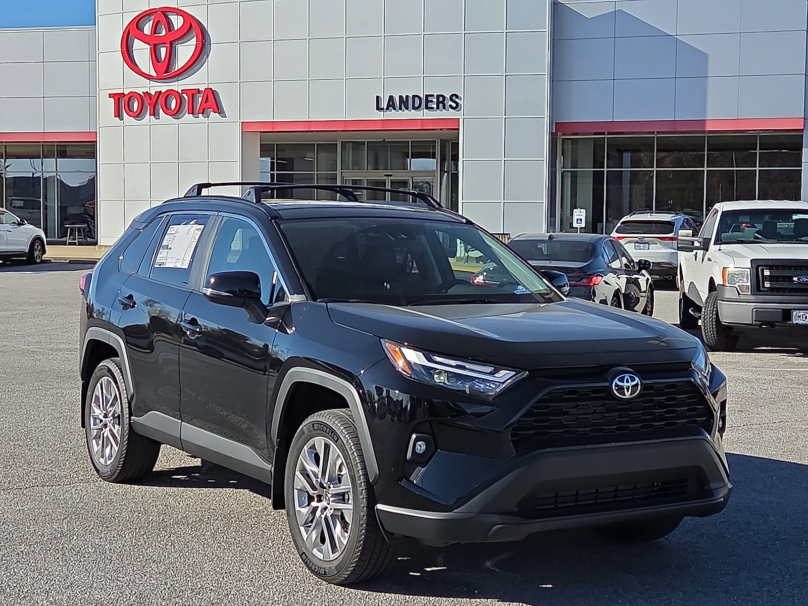 2025 Toyota RAV4 XLE Premium's photo