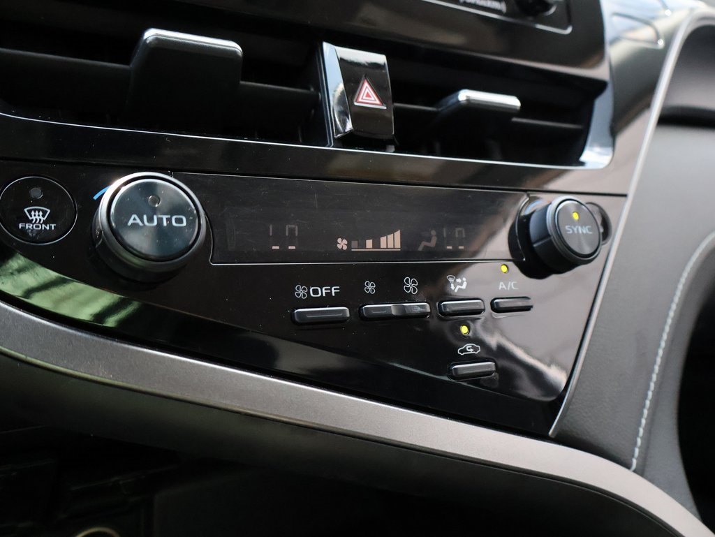 2022 Toyota Camry SE photo 32