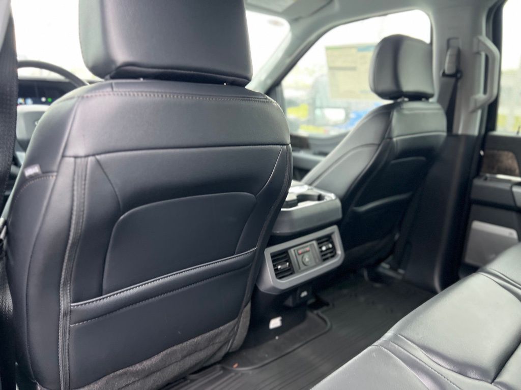 2025 Ford F-250 Lariat photo 22