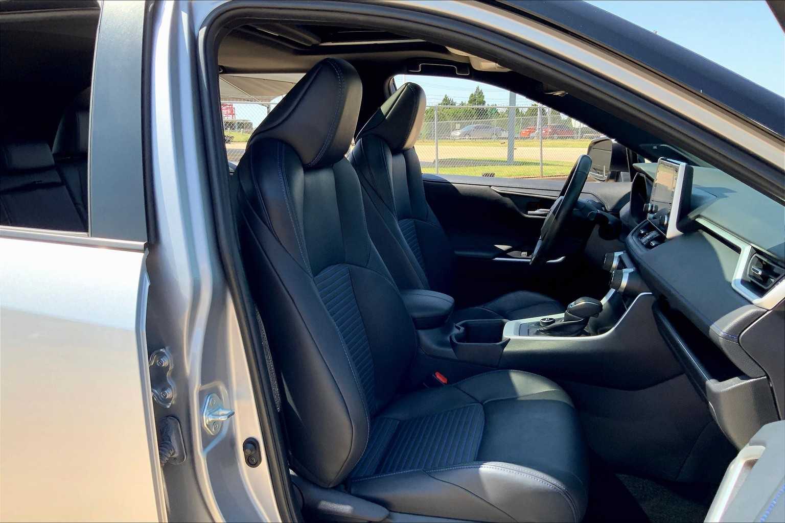 2022 Toyota RAV4 Hybrid XSE photo 8