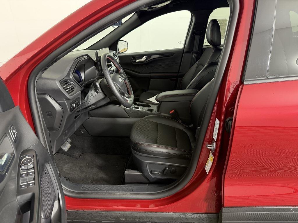2025 Ford Escape ST-Line Select photo 6