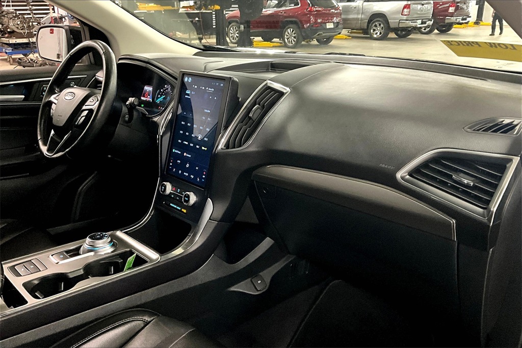 2022 Ford Edge Titanium photo 14