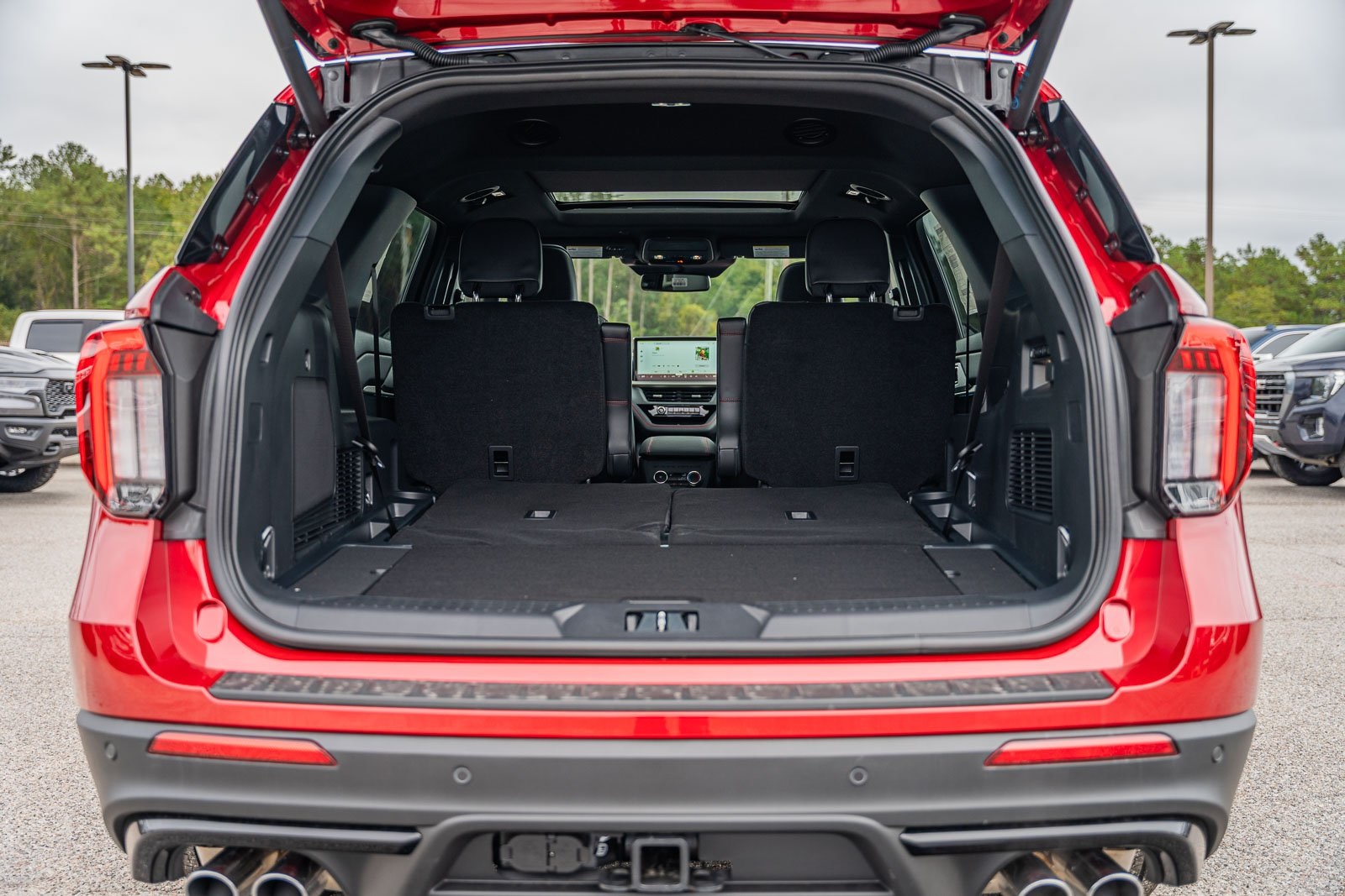 2025 Ford Explorer ST photo 9