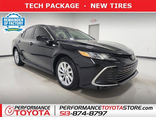 2023 Toyota Camry LE's photo