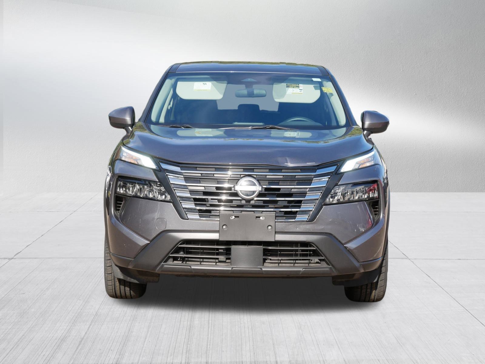 2024 Nissan Rogue SV photo 2