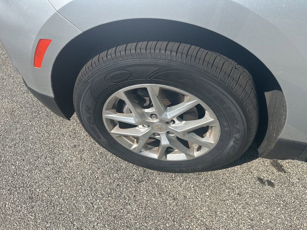 2022 Chevrolet Equinox LT photo 2