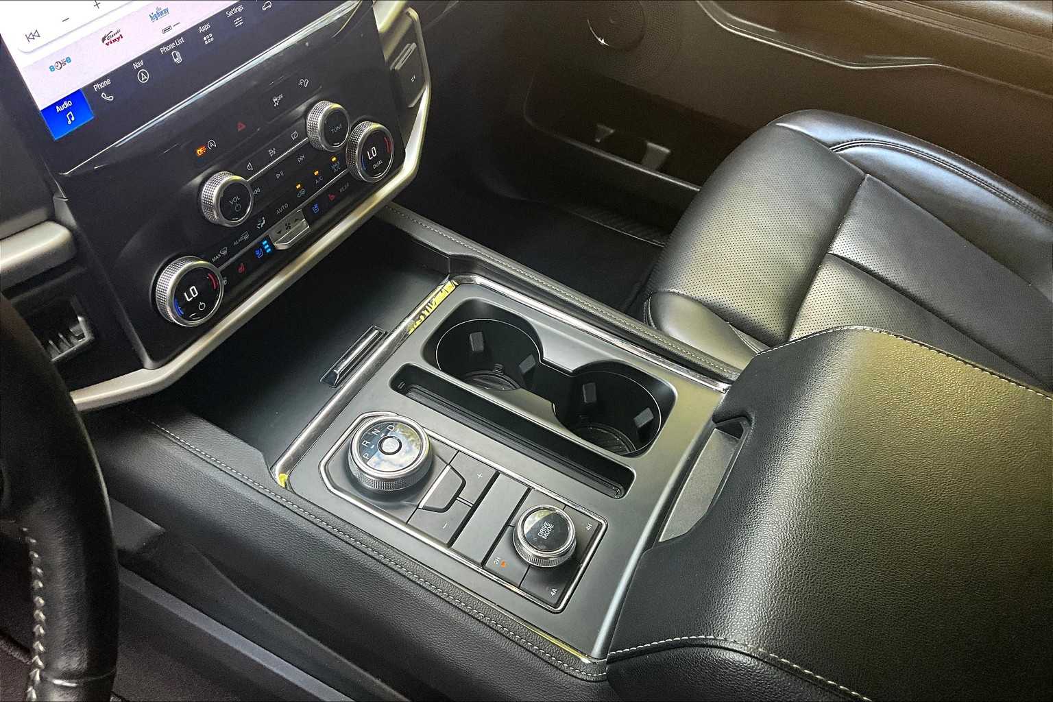 2024 Ford Expedition XLT photo 14