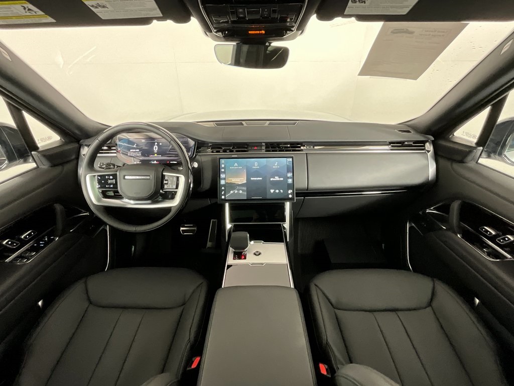 2025 Land Rover Range Rover SE photo 4