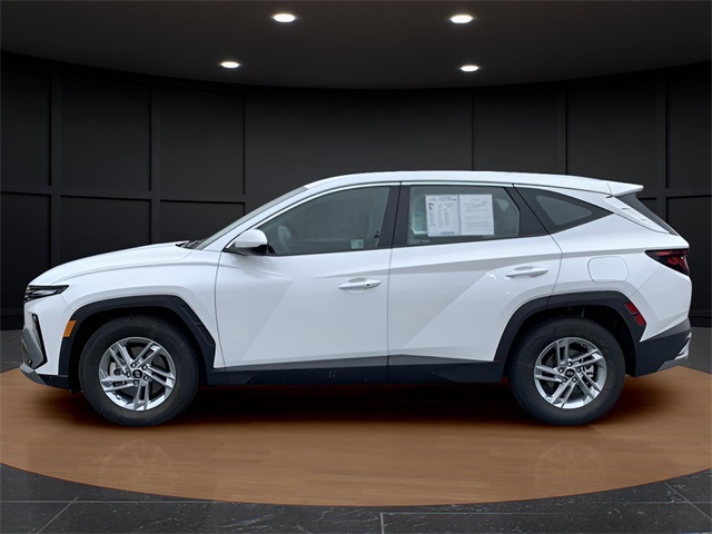 2025 Hyundai Tucson SE photo 2