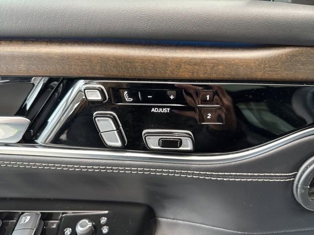 2022 Jeep Grand Wagoneer I photo 25