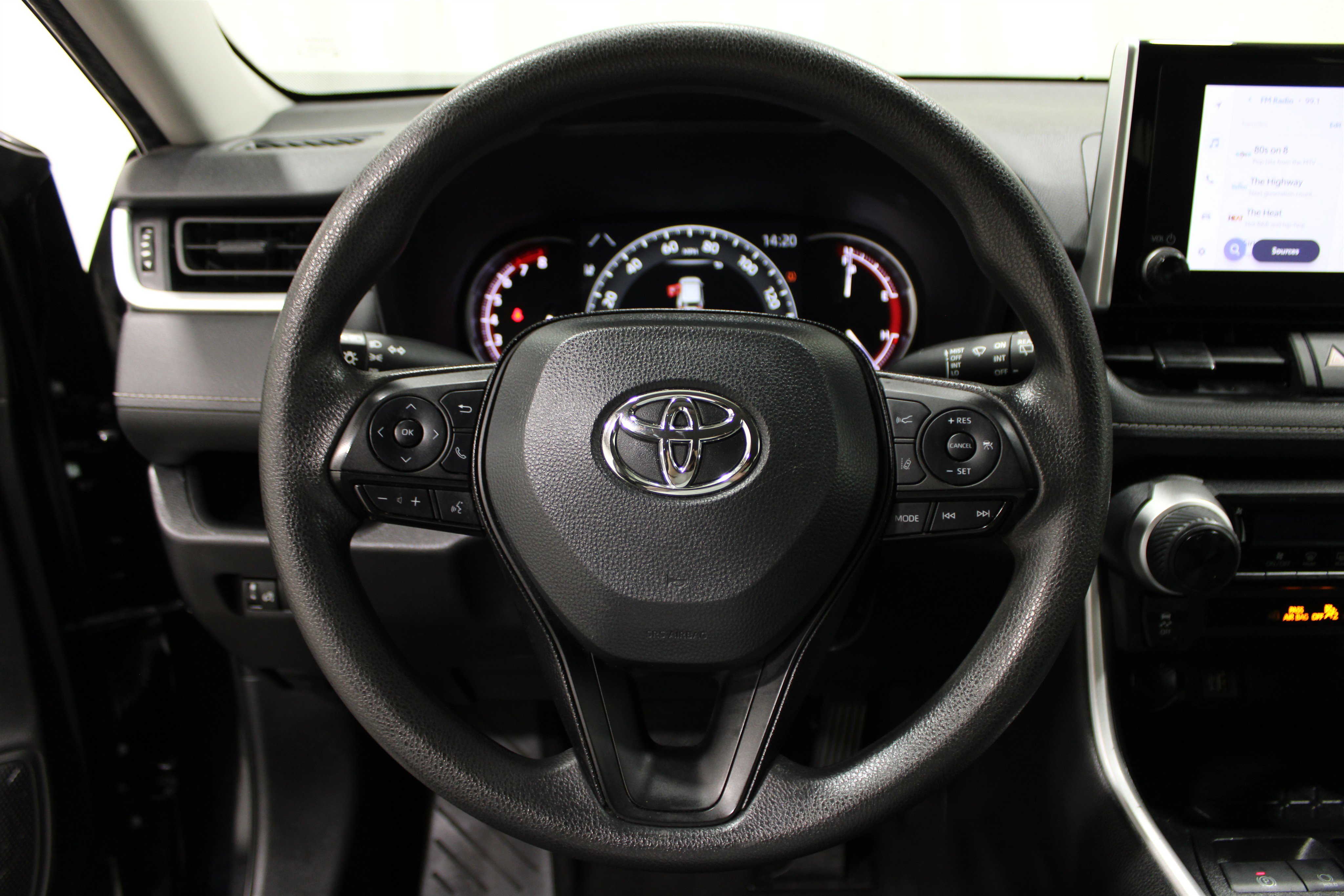 2024 Toyota RAV4 LE photo 6