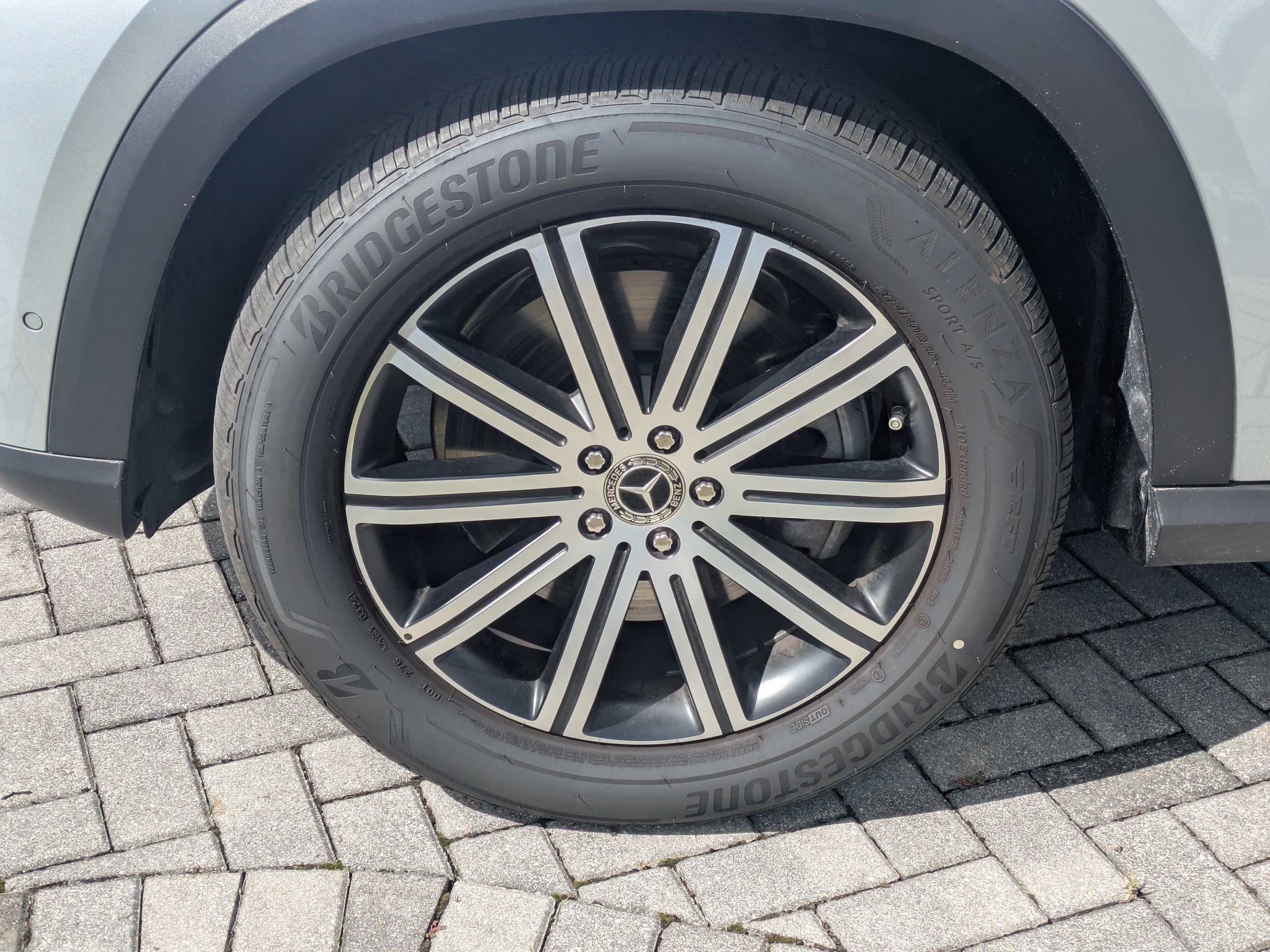 2025 Mercedes Benz GLE photo 3
