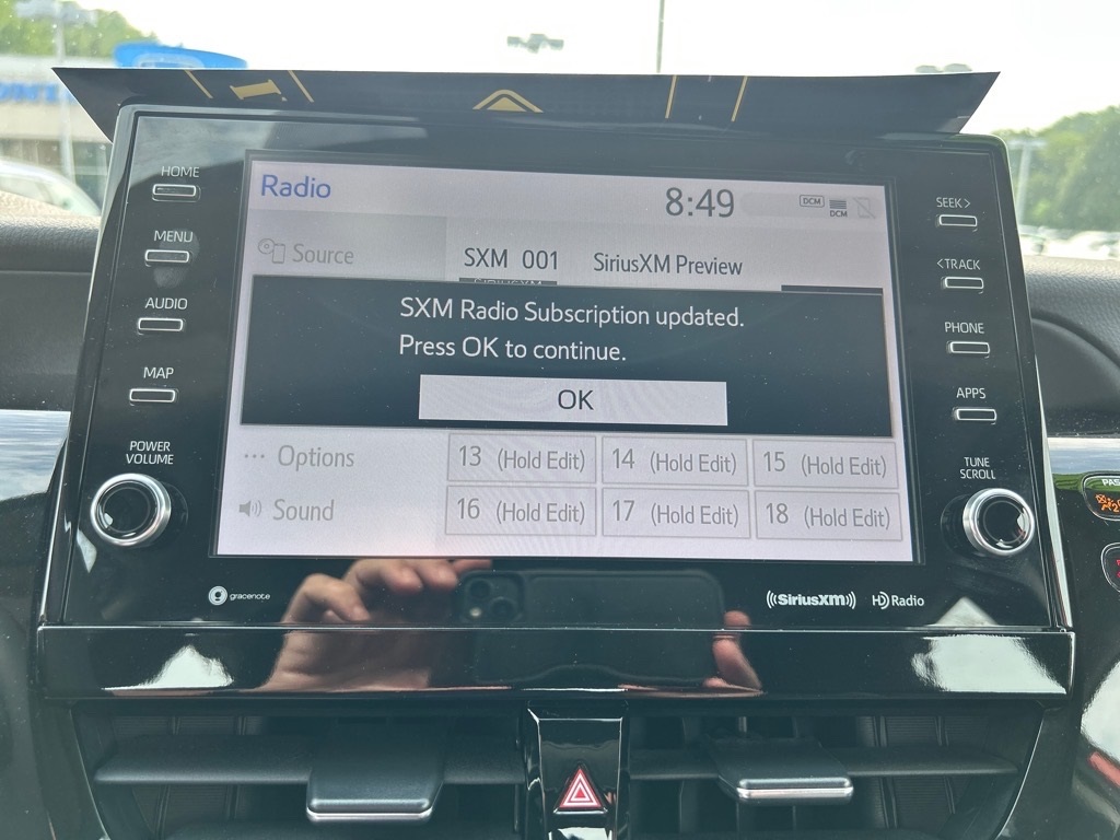2024 Toyota Camry Hybrid XSE photo 28