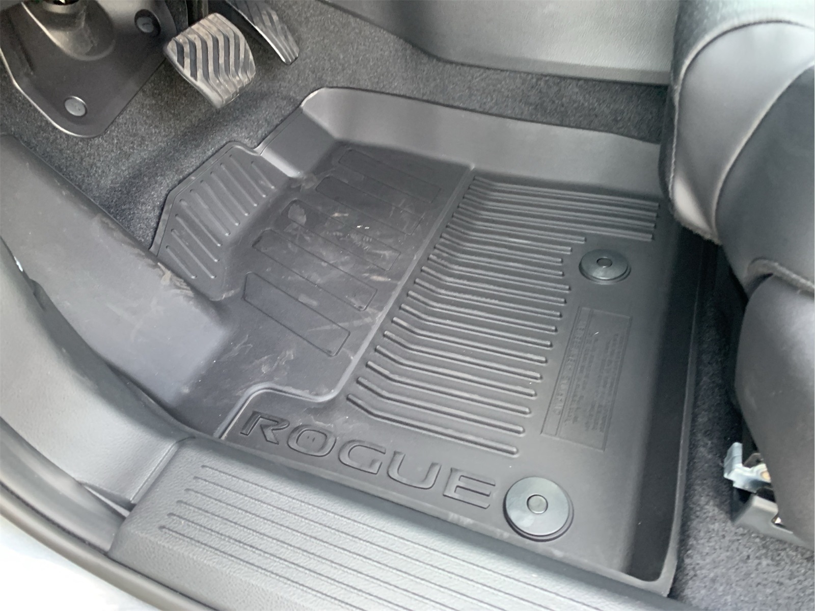 2026 Nissan Rogue SV photo 13