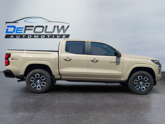 2024 Chevrolet Colorado Z71 photo 2