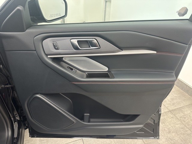 2025 Ford Explorer ST photo 26