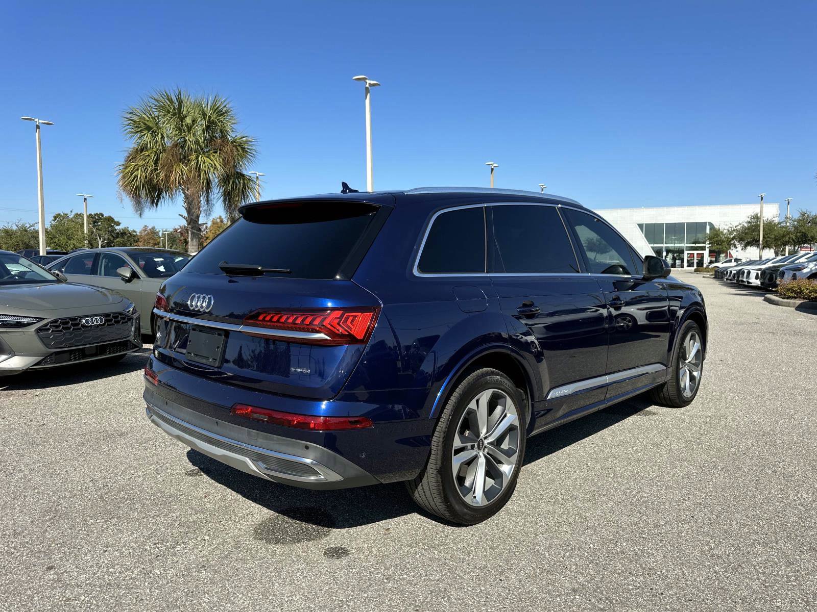 2022 Audi Q7 Premium Plus photo 2