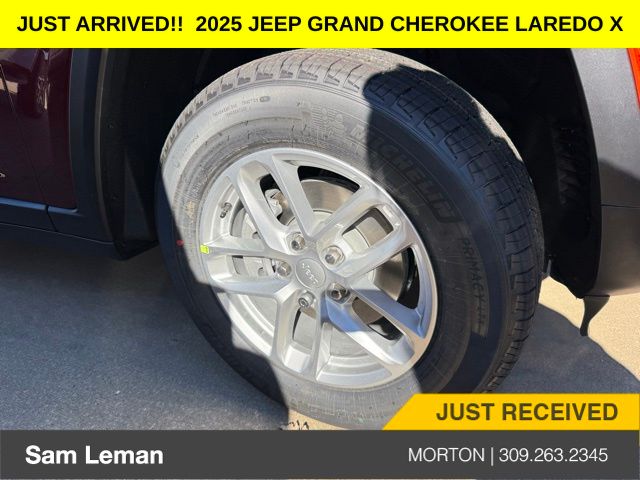 2025 Jeep Grand Cherokee Laredo X photo 3