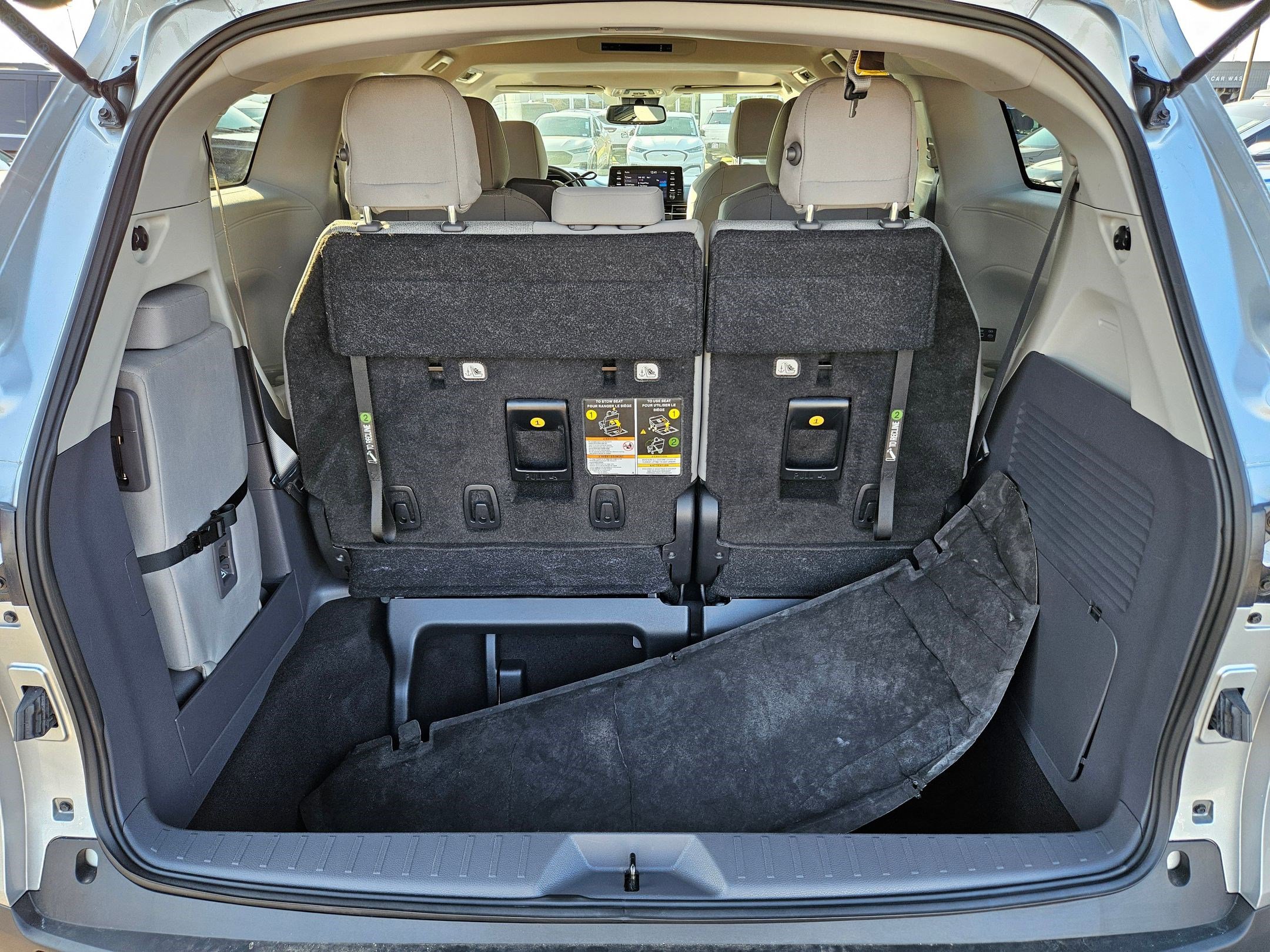 2023 Toyota Sienna LE photo 27