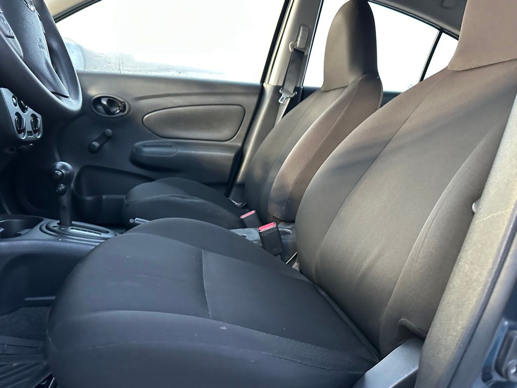 2015 Nissan Versa 1.6 Plus photo 8