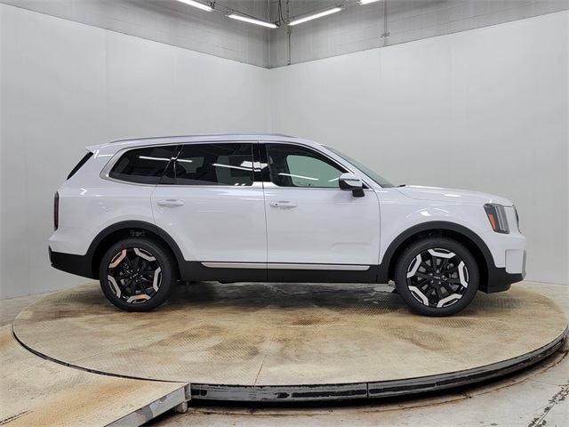2025 Kia Telluride EX photo 3