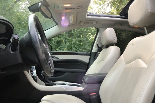 2014 Cadillac SRX Luxury photo 2