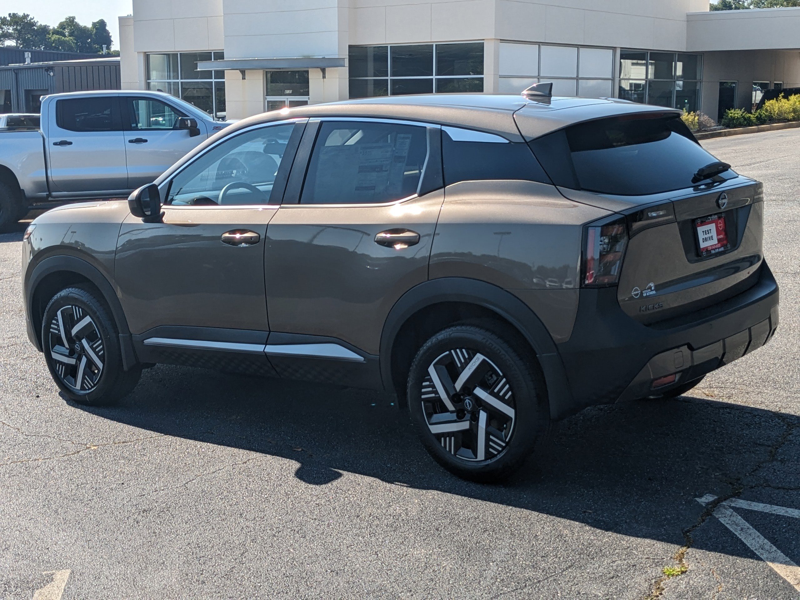 2025 Nissan Kicks SV photo 3