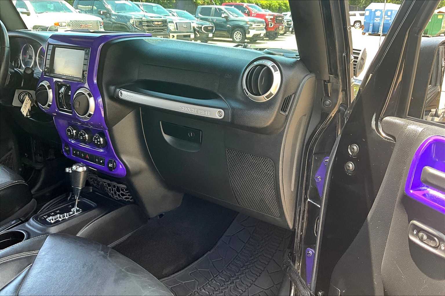 2015 Jeep Wrangler Unlimited Rubicon photo 17