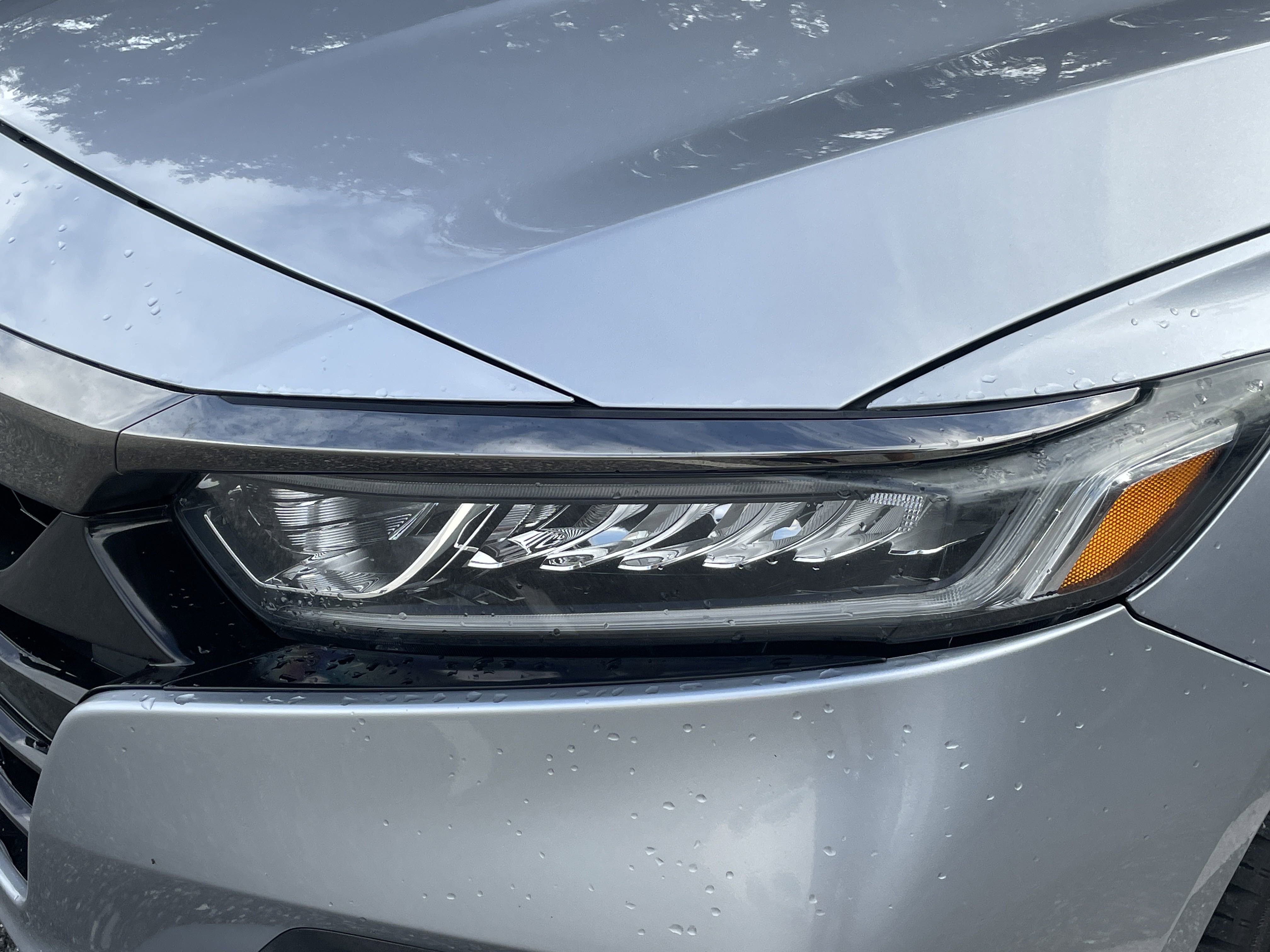 2018 Honda Accord LX 1.5T photo 2