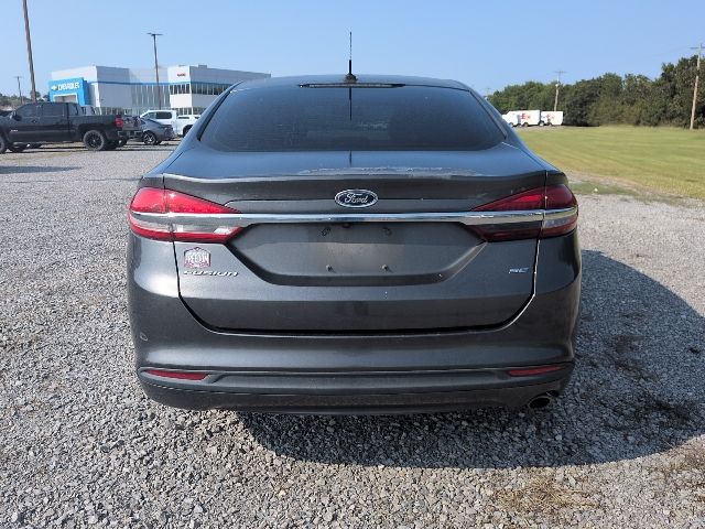 2017 Ford Fusion SE photo 4