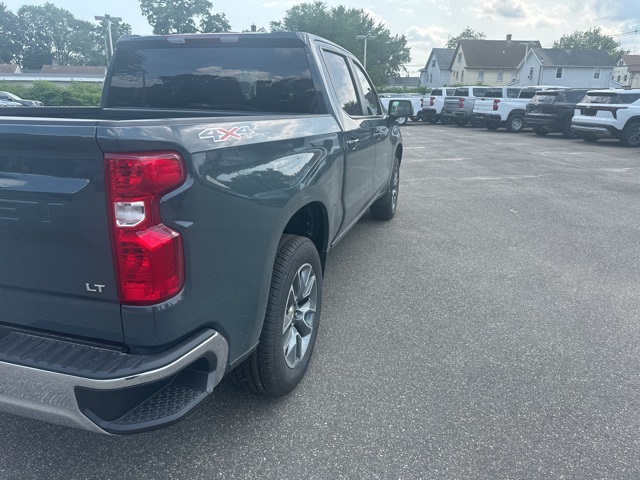 2025 Chevrolet Silverado 1500 LT photo 4