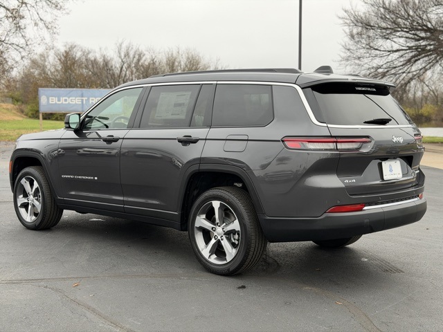 2025 Jeep Grand Cherokee Limited photo 3