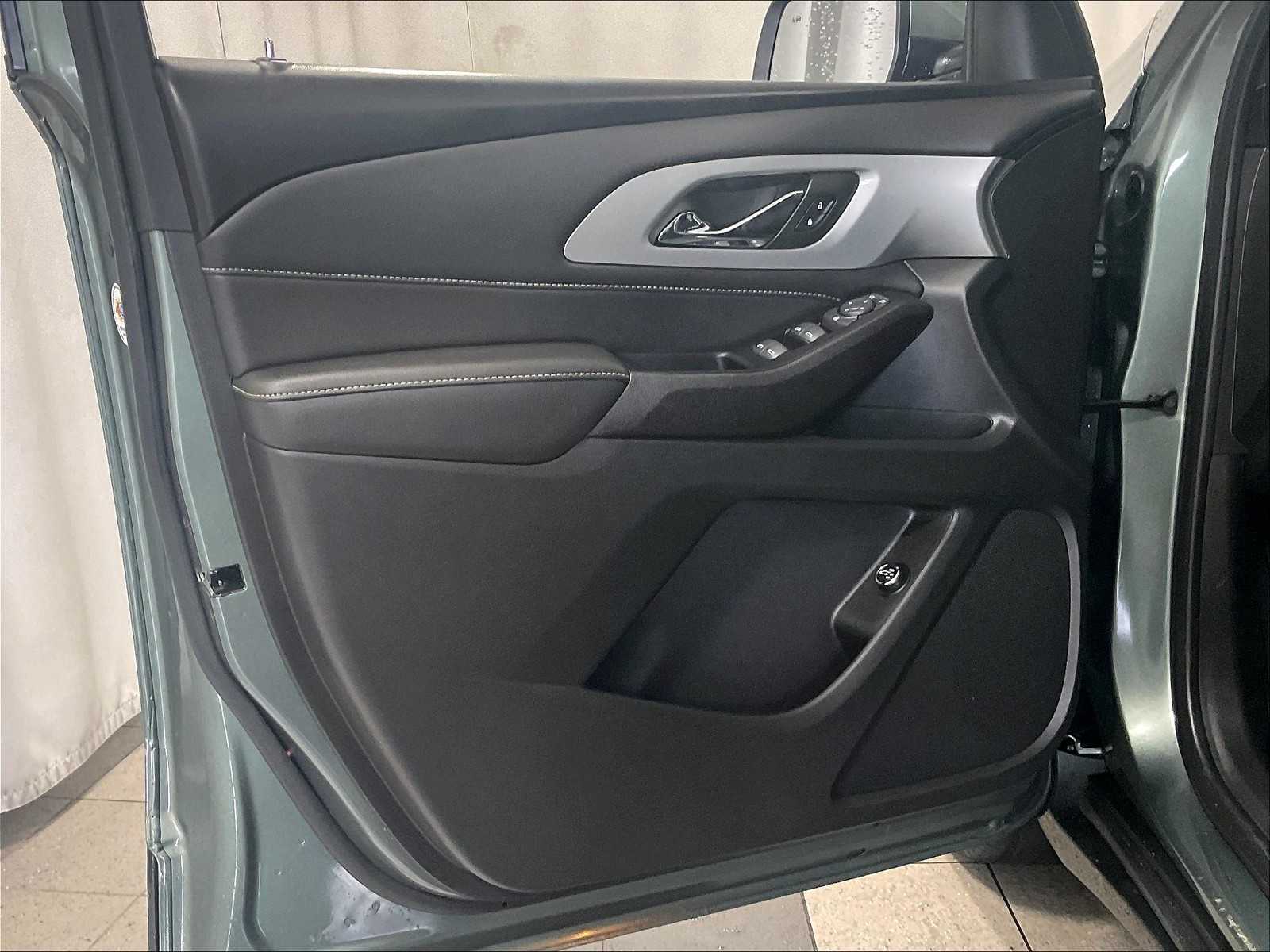 2023 Chevrolet Traverse Leather photo 9