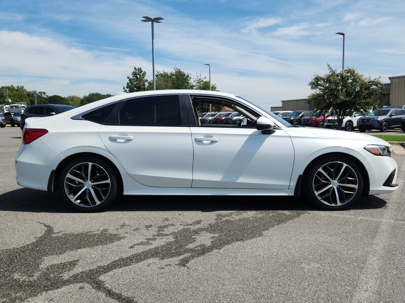 2022 Honda Civic Touring photo 2