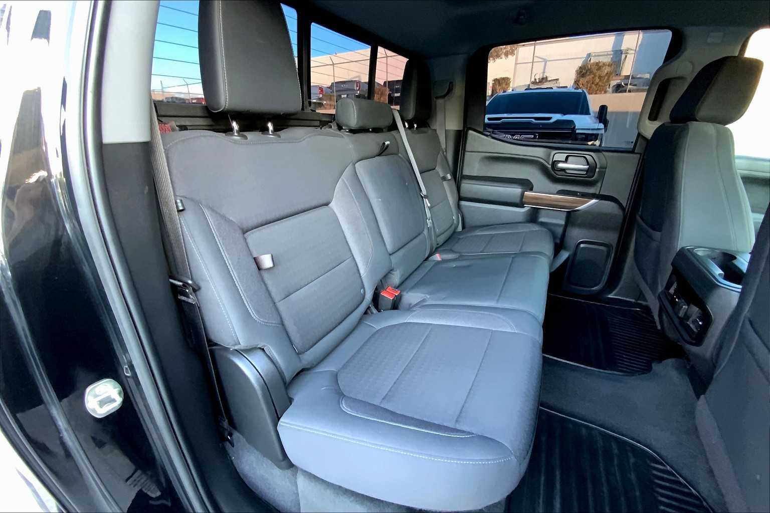 2020 Chevrolet Silverado 1500 RST photo 17
