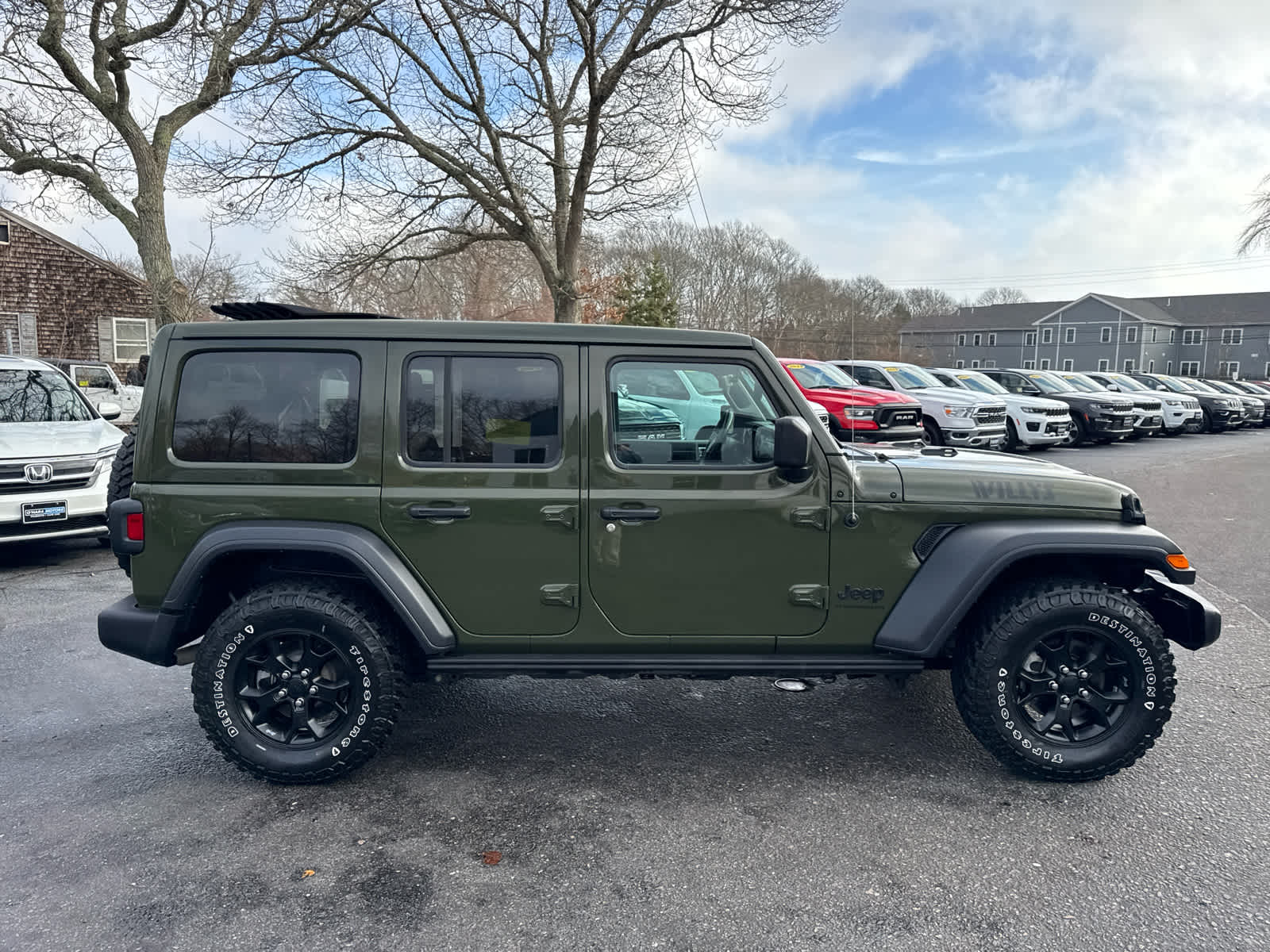 2023 Jeep Wrangler Willys photo 3