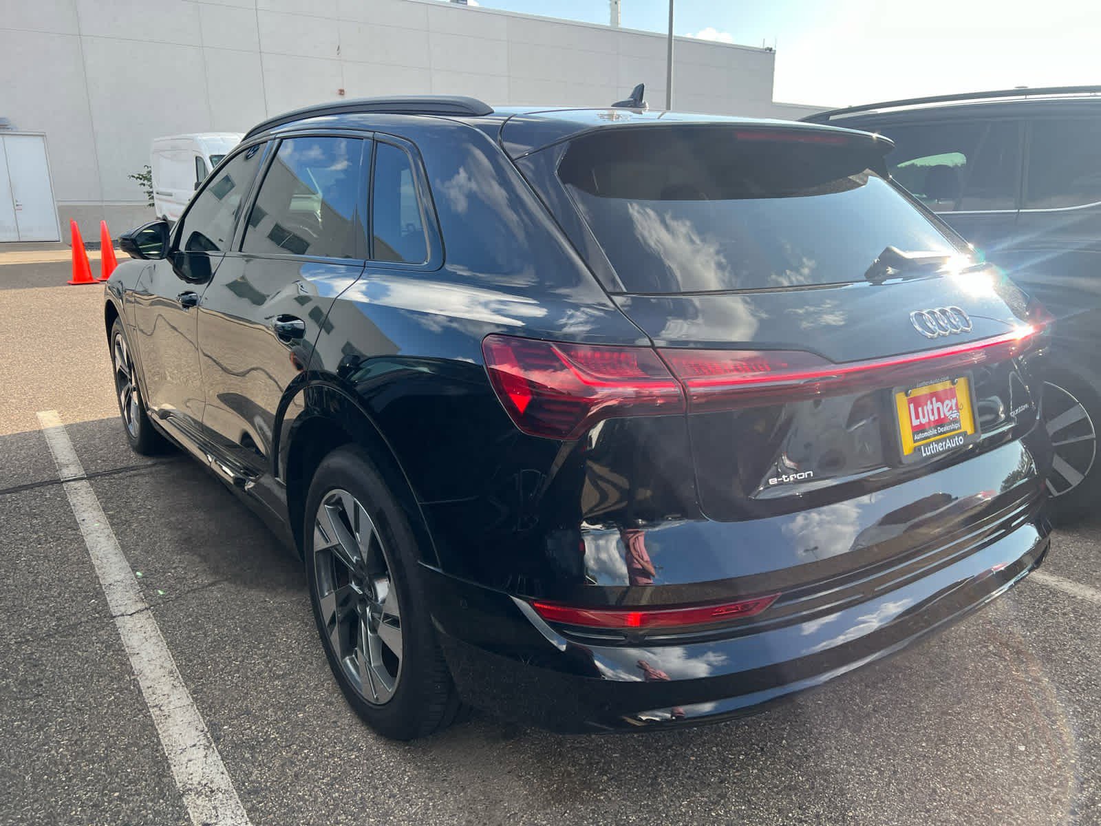 2021 Audi e-tron Premium photo 4