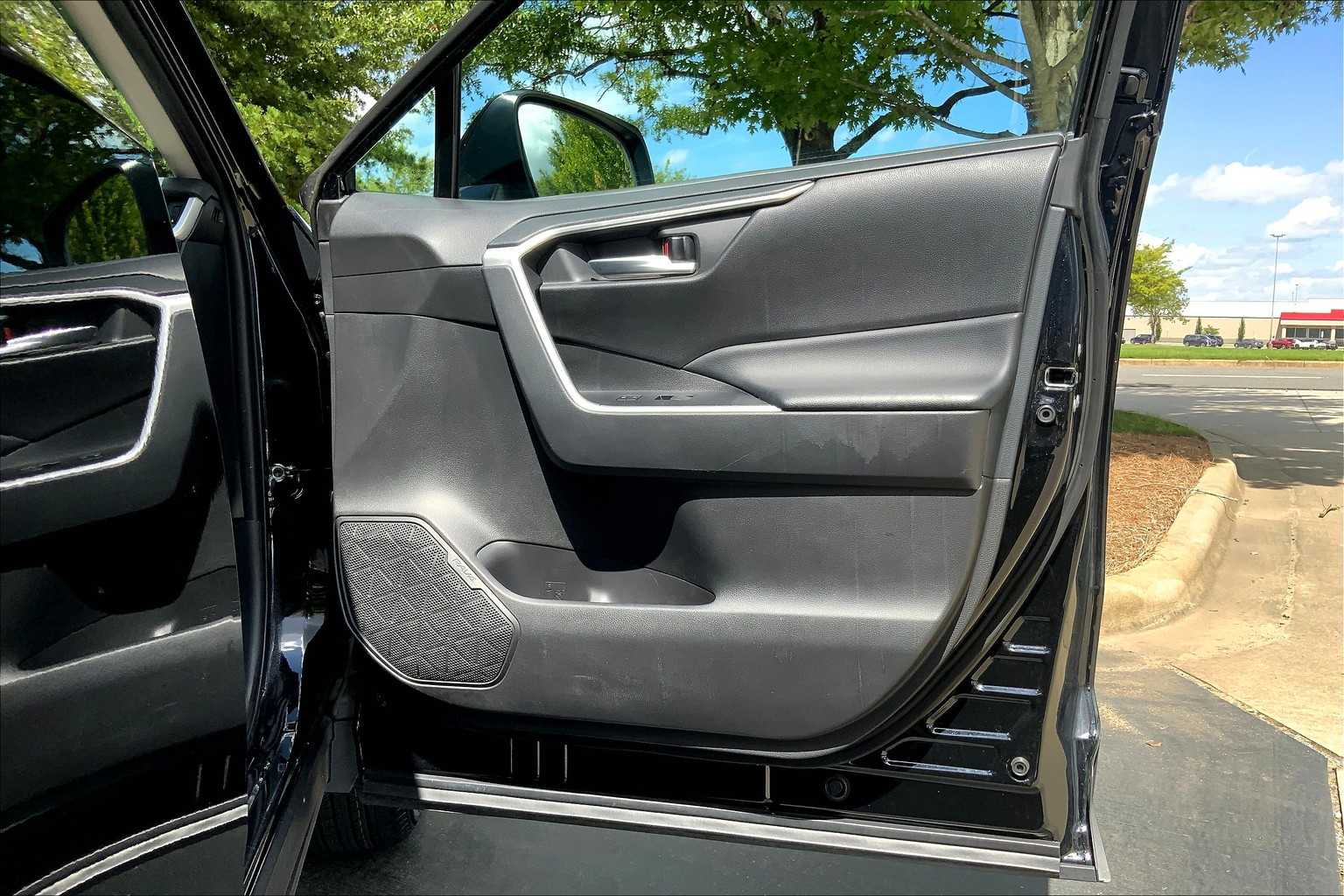2023 Toyota RAV4 XLE photo 21