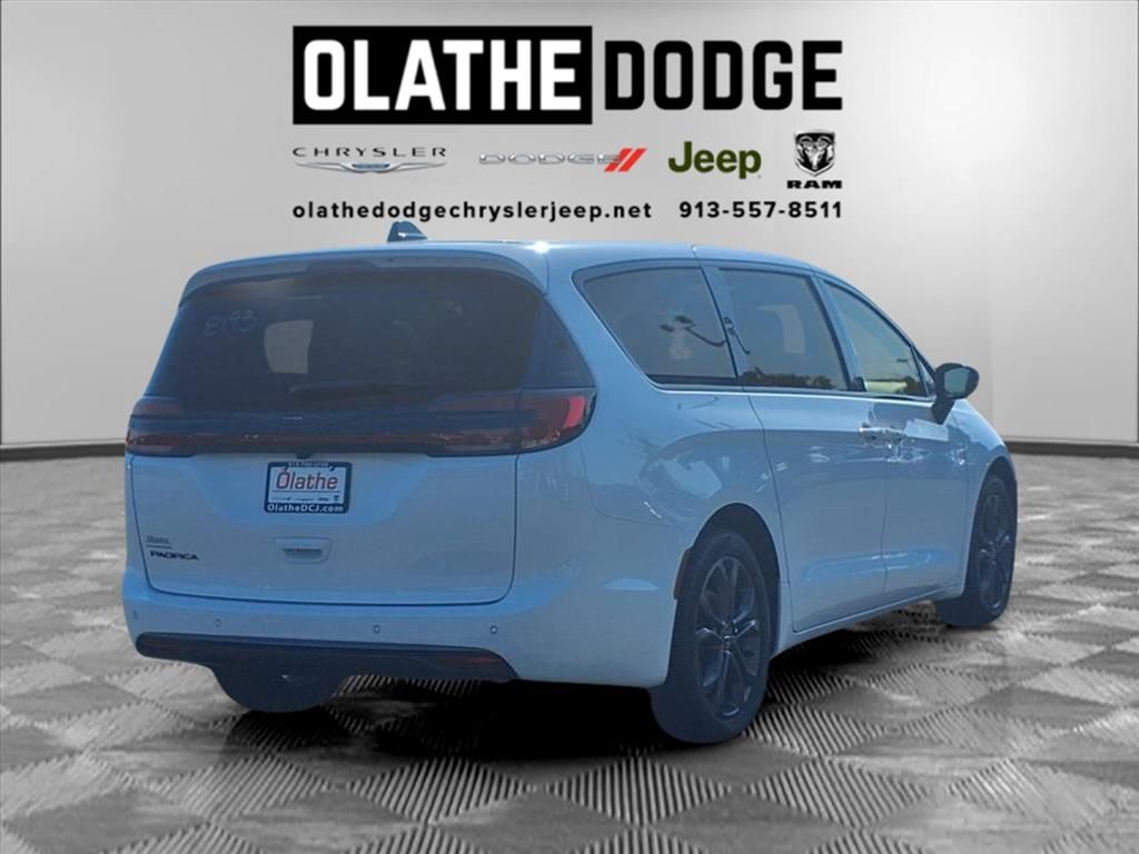 2026 Chrysler Pacifica photo 24