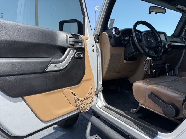 2012 Jeep Wrangler Unlimited Sahara photo 17